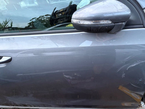 VW GOLF MK6  USED RHF DOOR SHELL IN UNITED GRAY METALIC A7T