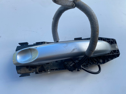 VW AMAROK USED LHF OUTER DOOR HANDLE IN SILVER