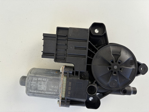 VW POLO 2024 USED LHF WINDOW MOTOR 2Q2 959 405 E