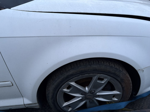 AUDI A3 8P LATE USED RH GUARD IN WHITE Y9C PAINT CODE