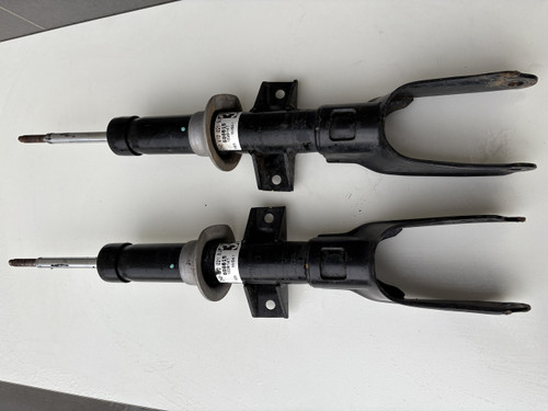 VW AMAROK 4 CYLINDER USED FRONT SHOCKS 2H0 412 021 BJ
