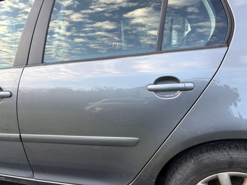 VW GOLF MK5 USED LHR DOOR SHELL IN GREY LA7T PAINT CODE
