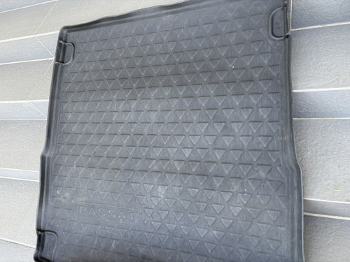 VW PASSAT 3C WAGON USED RUBBER BOOT MAT 3C9  061 180