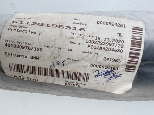 BMW E46 NEW GENUINE RHR BAR MOULD 51 12 8 195 316