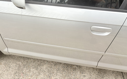 AUDI A3 8P USED LHF DOOR SHELL IN SILVER Y7W PAINT CODE