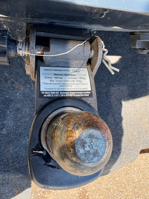 AUDI A3 8P CONVERTIBLE USED TOW BAR KIT PART NUMBER 5-X4H