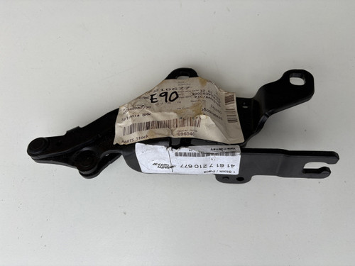 BMW E90 E92 E93 NEW GENUINE LH BONNET HINDGE 41 61 7 210 677