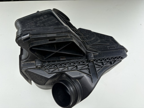 AUDI A4 B8 2L TURBO  USED AIR FILTER BOX 8R0 133 837 S