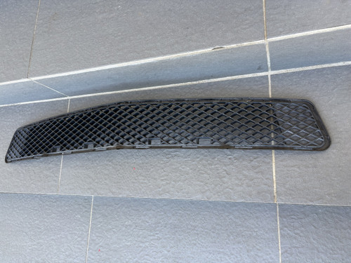 MERCEDES W 204 LATE USED FRONT LOWER BAR GRILLE A2048852123