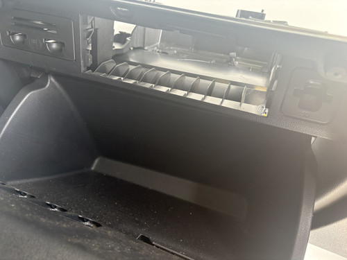 VW POLO 2024 USED BLACK GLOVE BOX