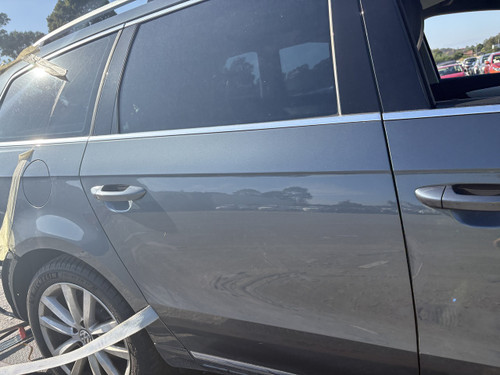 VW PASSAT WAGON 3C FACE LIFT USED RHR DOOR SHELL IN ISLAND GREY METALIC K7X