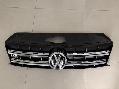 VW AMAROK V6 2016-2021 USED GENUINE FRONT GRILLE 2H6 853 651 B 2H6 853 653 WITH BADGE