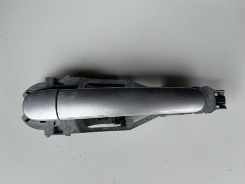 VW POLO 9N GTI USED LHF OUTER DOOR HANDLE WITH CARRIER IN SILVER