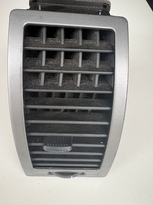 VW POLO 9N USED RH DASH AIR VENT 6Q0 819 704