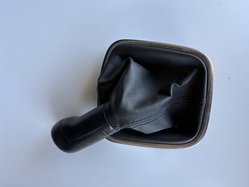 VW POLO 6R USED MANUAL SHIFTER KNOB WITH BOTTOM SECTION 6R0 711 113 M AOU