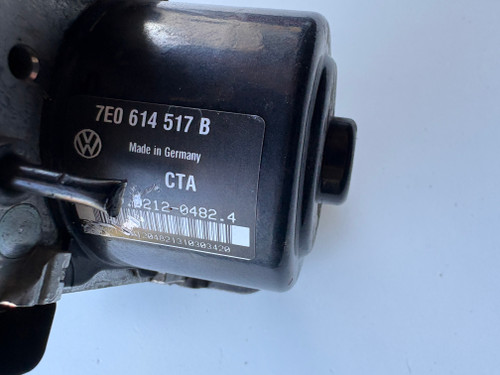VW MULTIVAN T5 USED ABS PUMP 7E0 614 517 B  7E0 907 379 F