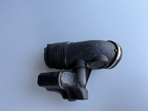 BMW E90 323I USED AIR INTAKE BELLOW 1371 7536004-05