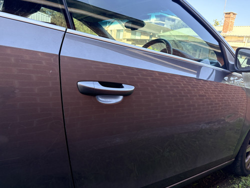 VW GOLF MK6 CONVERTIBLE USED RH DOOR SHELL IN GREY LA7T