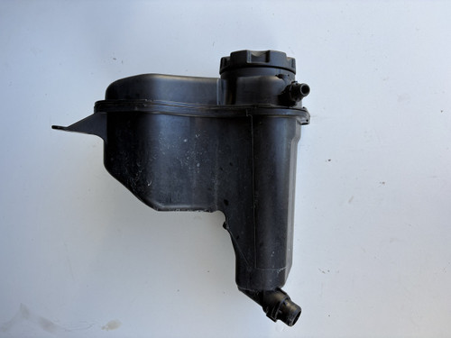 BMW E88 USED RADIATOR OVERFLOW BOTTLE 1713 7 567 462-01