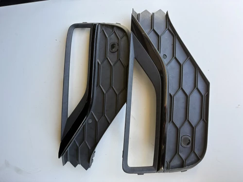 VW AMAROK USED LOWER FOGLIGHT COVER PAINTED BLACK TRIMS 2H6 807 489 B 2H6 807 490 B