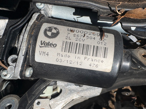 BMW F30 USED WINDSCREEN WIPER MOTOR AND LINKAGES 7 267 504 02