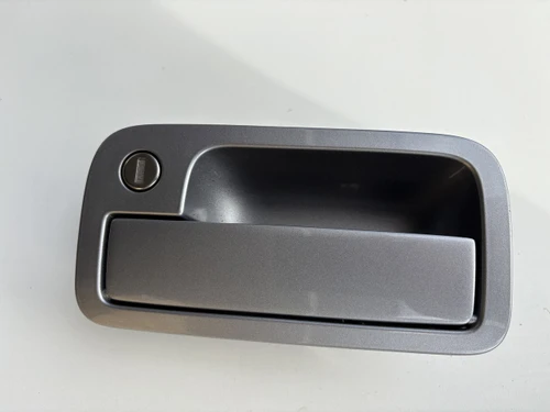 VW AMAROK USED TAILGATE HANDLE IN SILVER  2H5 829 505 F