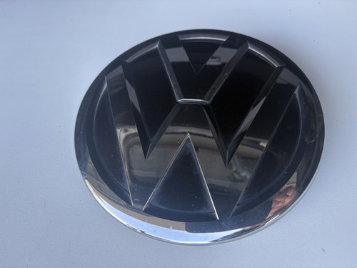 VW AMAROK V6 USED FRONT GRILLE BADGE 2H6 853 601 A