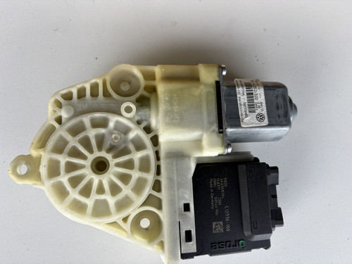 VW PASSAT 3C FACE LIFT USED RHR WINDOW MOTOR 3AA 959 794  3AA 959 704 A
