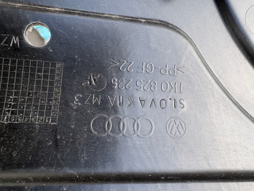 VW GOLF MK5 MK6 NEW GENUINE LOWER ENGINE SPLASH TRAY 1K0 825 235 AE