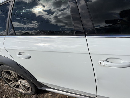 AUDI A4 B8 ALL ROAD USED RHR DOOR SHELL IN WHITE S9R PAINT CODE