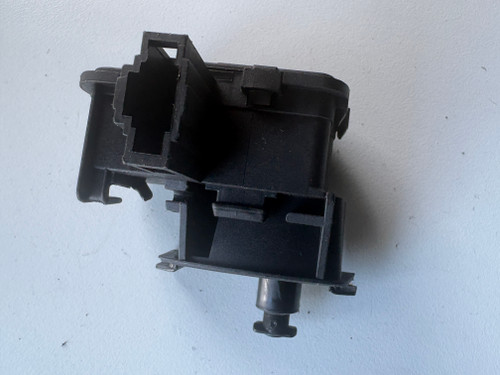 VW GOLF 6 CONVERTIBLE VW TOUAREG USED FUEL FLAP SWITCH 7P0 810 773 B
