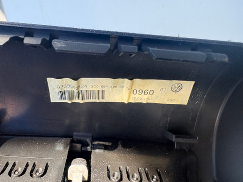 VW PASSAT 3C USED REAR CENTRE AIR VENTS WITH SURROUND 3C0 864 298 BB