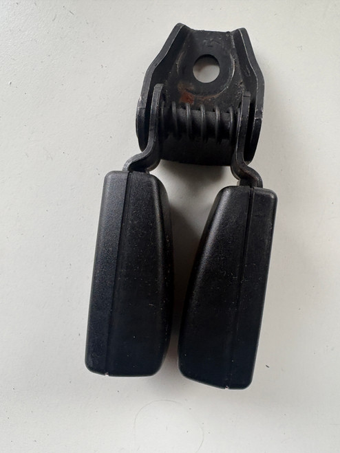 VW GOLF MK6 CONVERTIBLE USED REAR CENTRE SEAT BELT BUCKLES 8J8 857 739 H 9B9