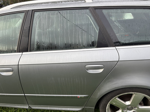 AUDI A4 AUDI A4 B7 WAGON USED LHR DOOR IN GREY Y7G PAINT CODE