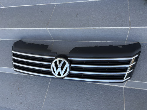 VW PASSAT 3C LATE USED GRILLE 3AA 853 653