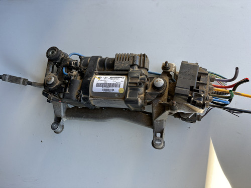 VW TOAUREG V6 3L TDI USED AIR SUSPENSION PUMP WITH VALVE 7P0 616 006 E