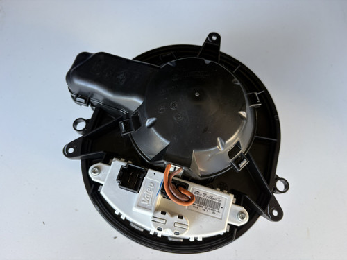 BMW F30 USED HEATER FAN MOTOR 1-00024686