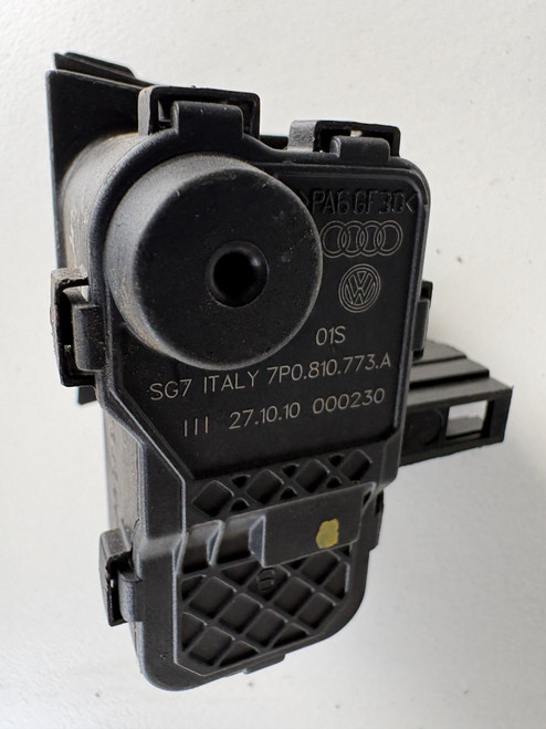 VW TOUAREG USED CENTRAL LOCKING ACTUATOR 7P0 810 773 A
