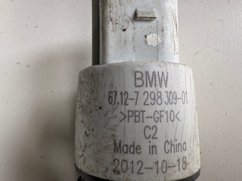 BMW F30 USED WINDSCREEN WASHER PUMP 67.12-7 298 309-01