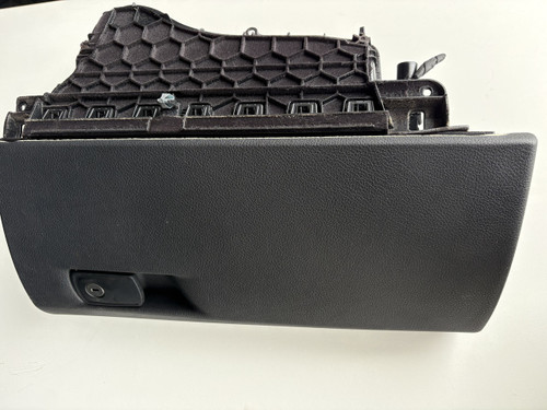 BMW F30 USED GLOVE BOX IN BLACK
