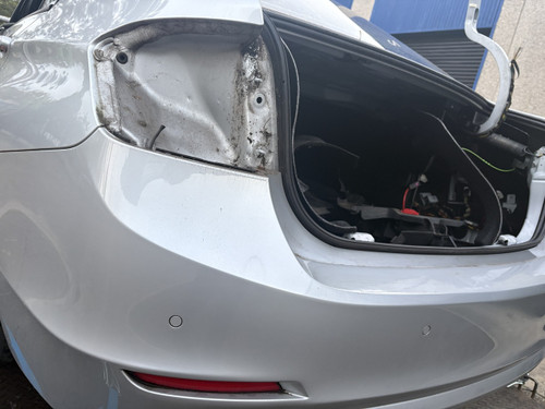 BMW F30 USED REAR BAR COVER IN GLACIERSILBER METALLIC (A83)