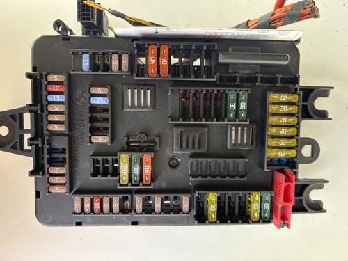 BMW F30 USED FUSE BOX 926111302