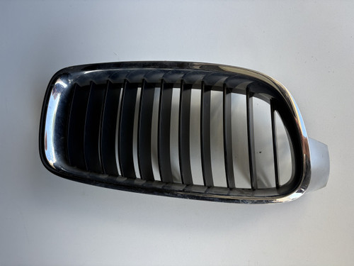 BMW F30 USED RH GRILLE 7 295 436
