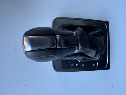 VW PASSAT 3C LATE USED AUTO SHIFTER KNOW AND SURROUND 3AC 713 293 E