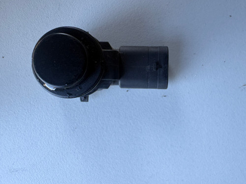 BMW F30 USED FRONT PARKING SENSOR 9261582