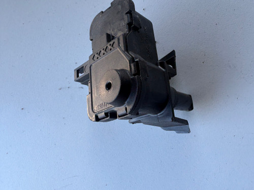 VW GOLF MK6 CONVERTIBLE USED FUEL FLAP ACTUATOR 7P0 810 773 D