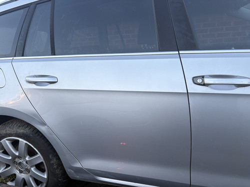 VW GOLF MK7 WAGON USED RHR DOOR SHELL IN SILVER LA7W PAINT CODE