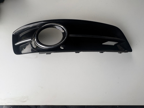 AUDI A3 8P LATE USED RH LOWER BAR GRILLE 8P0 807 682 J