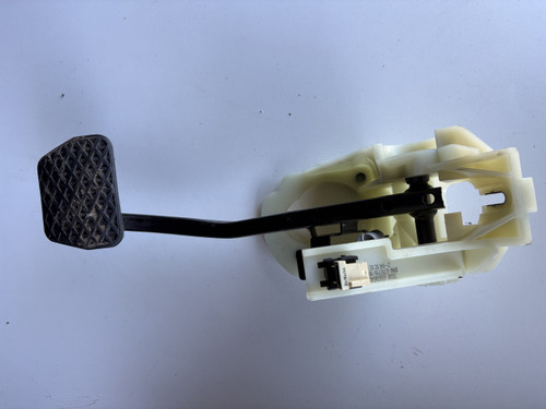 BMW F30 USED BRAKE PEDAL 678711/10