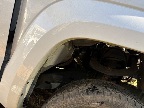 VW AMAROK USED RHF GUARD FLARE IN WHITE B9A PAINT CODE